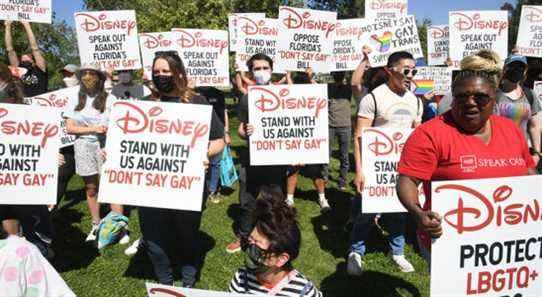 Les employés de Disney se rassemblent pour protester contre les retombées du projet de loi "Ne dites pas gay": "Cela a été vraiment douloureux et écrasant" Les plus populaires doivent lire Inscrivez-vous aux newsletters Variety