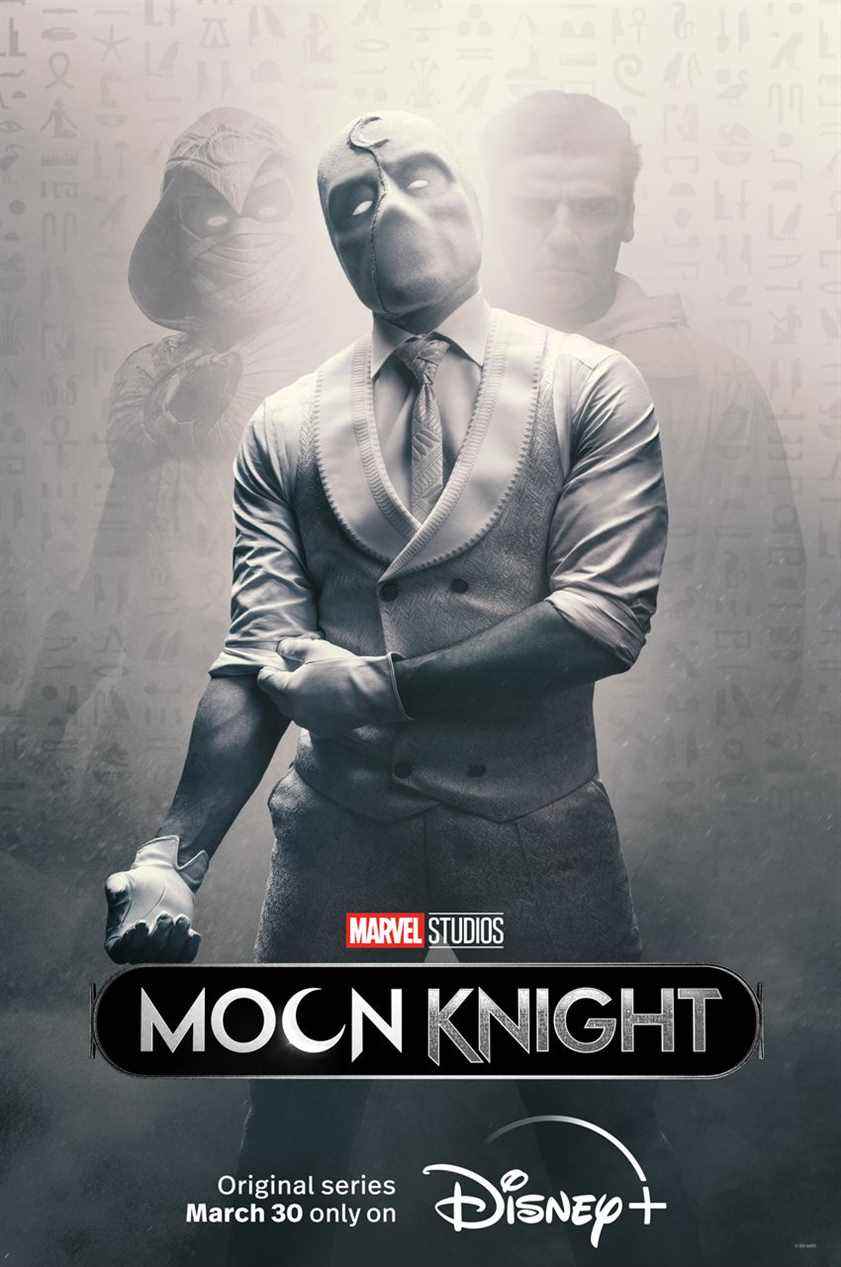 Moon Knight sur une affiche portant une version costume de son costume de super-héros avec des fantômes de Steven / Marc et le look traditionnel de Moon Knight le flanquant