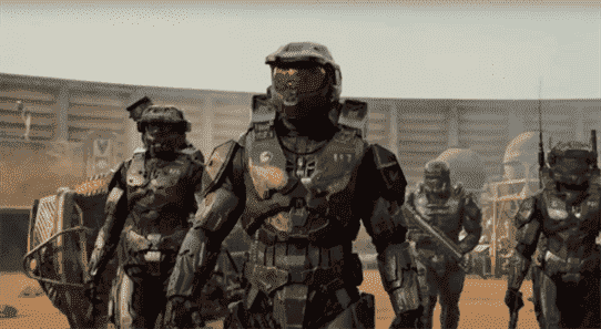 Master Chief a dû enlever son casque au début de la série télévisée Halo, selon l'acteur qui le joue