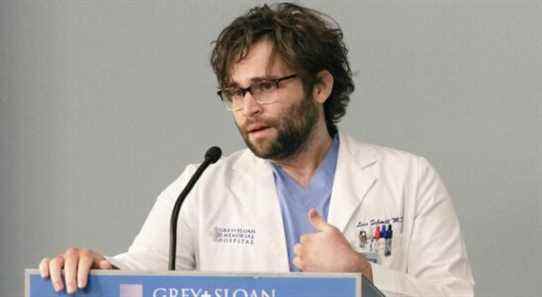 Même Jake Borelli de Grey's Anatomy s'inquiète du sort de Levi après qu'il semble avoir quitté l'hôpital