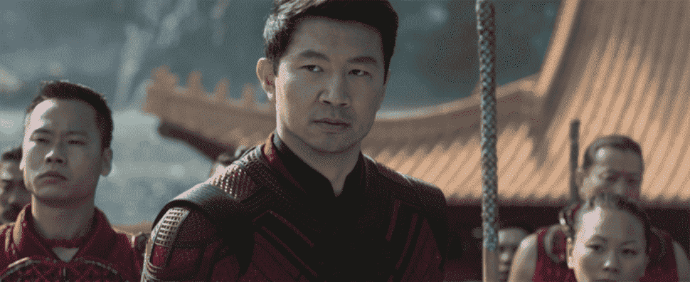 Simu Liu de Shang-Chi partage un piège à soif torse nu, et il a définitivement l'air d'avoir une super force