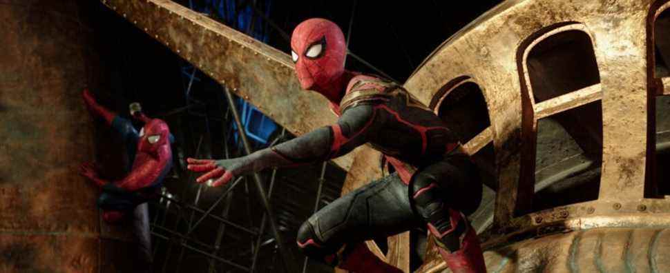 Superhero Bits: La date de sortie de Batman Blu-Ray peut avoir fait surface, de nouvelles photos de Spider-Men de No Way Home, et plus