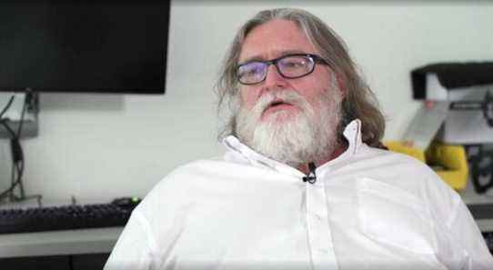 Voici Gabe Newell qui livre des decks Steam signés à Seattle