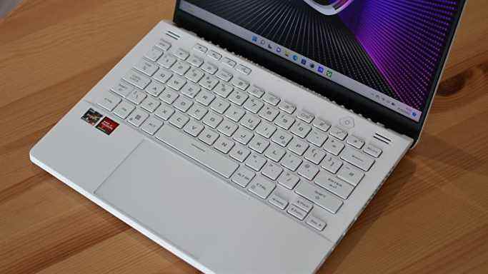 Le clavier de l'ordinateur portable gaming Asus ROG Zephyrus G14.
