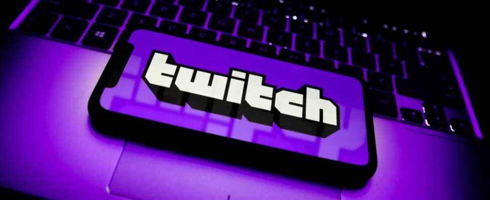 Twitch arrête les boosts de chaînes payantes après que les gens paient pour avoir du porno en première page
