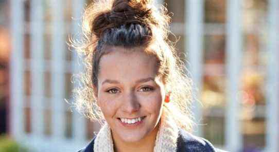 La star de Hollyoaks Nadine Mulkerrin montre un nouveau look alors qu'elle part en congé de maternité