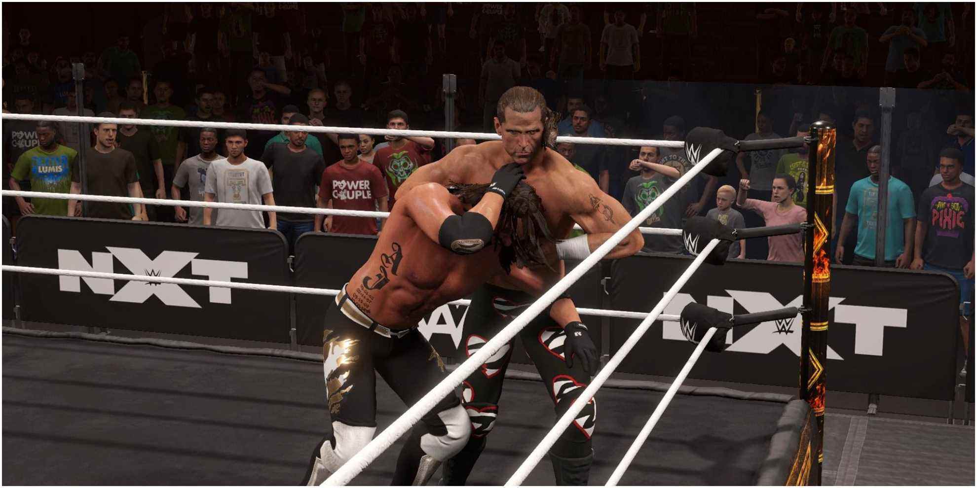 WWE 2K22 Shawn Michaels traînant AJ Styles dans les cordes