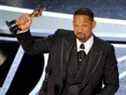 Will Smith accepte le prix d'acteur dans un premier rôle pour 'King Richard' sur scène lors de la 94e année