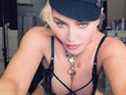 Madonna a eu un moment d'autoréflexion avec de nouvelles photos de lingerie racées qu'elle a partagées sur sa page Instagram.
