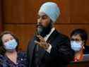 Le chef du Nouveau Parti démocratique du Canada, Jagmeet Singh, prend la parole pendant la période des questions à la Chambre des communes à Ottawa, Ontario, Canada le 24 novembre 2021. REUTERS/Blair Gable