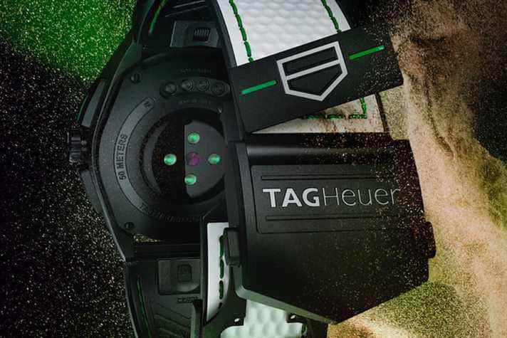 Fermoir Tag Heuer Connected Calibre E4 Golf Edition avec attache marqueur de balle.