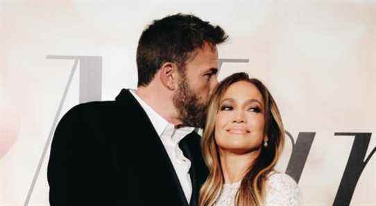 Ben Affleck a offert à Jennifer Lopez une bague de fiançailles verte gigantesque