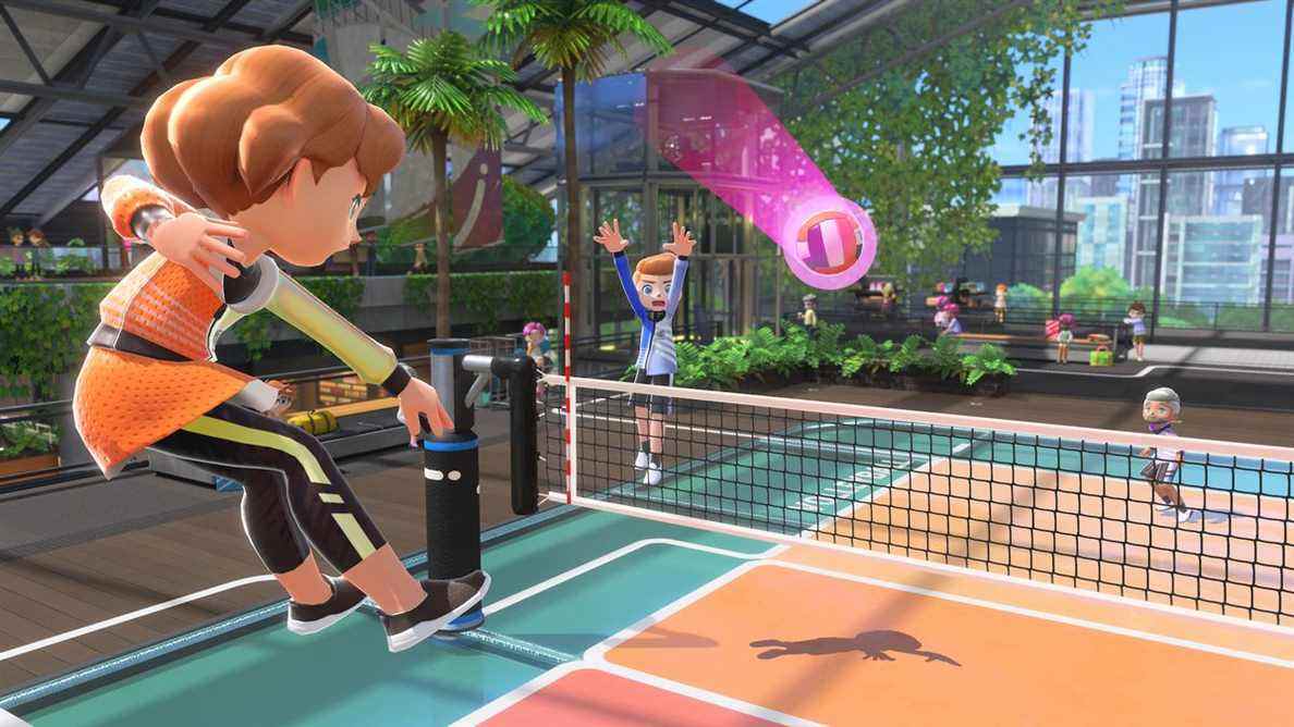 Une joueuse lance un volley-ball alors que son adversaire ne parvient pas à le bloquer dans une capture d'écran de Nintendo Switch Sports