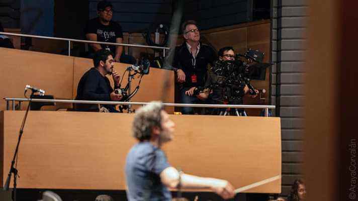 Ted Braun observe Gustavo Dudamel diriger dans Viva Maestro !