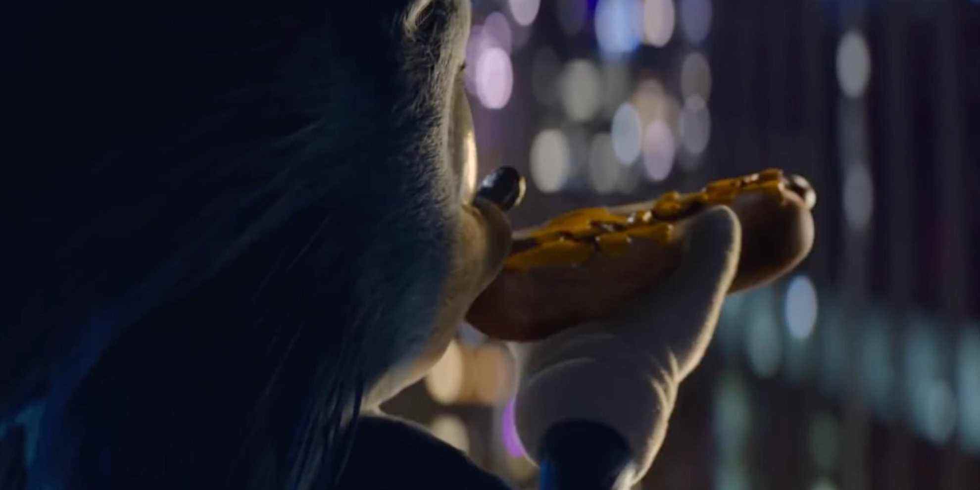 Sonic mange un chien chili dans Sonic the Hedgehog 2