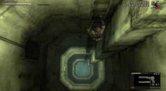 Snake climbing up a ladder in Metal Gear Solid 3