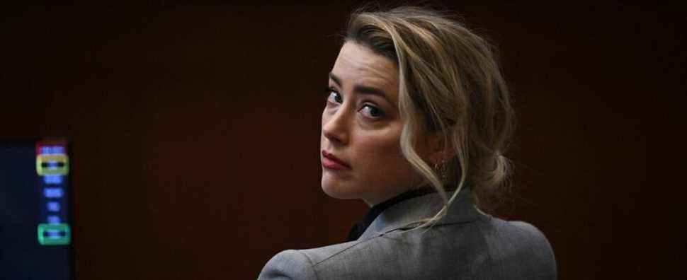Amber Heard accuse Johnny Depp d'agression sexuelle, agissant comme un "monstre"
