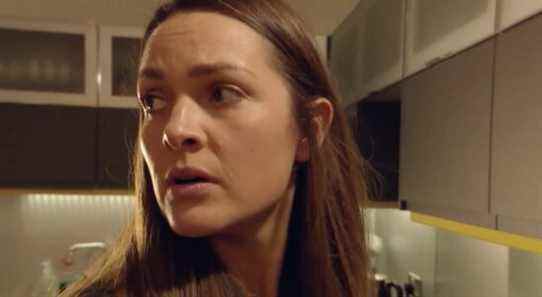 Sienna Blake des Hollyoaks découvre la cachette de drogue de Warren Fox