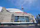 Une vue extérieure du Rogers Centre avant le début du match d'ouverture à domicile des Blue Jays de Toronto contre les Rangers du Texas le vendredi 8 avril 2022.