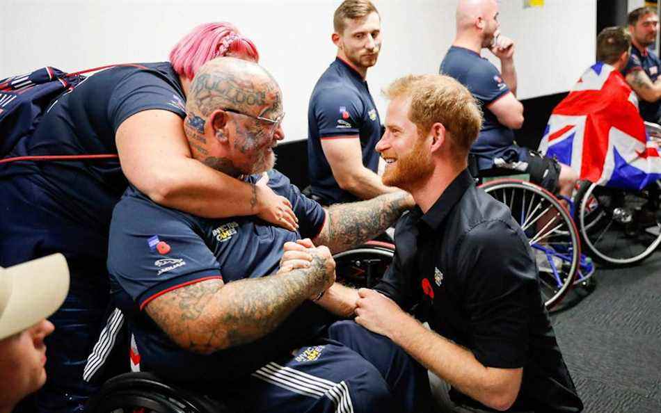 Harry félicite Paul Guest du basketball en fauteuil roulant des États-Unis en 2018 - Chris Jackson 
