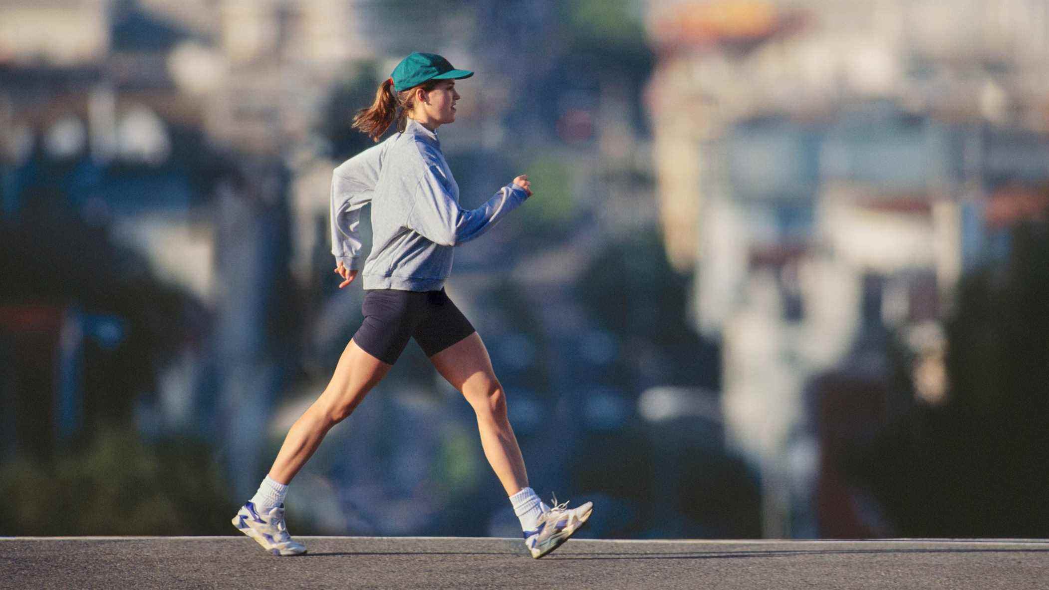 photo d'une femme en marche rapide