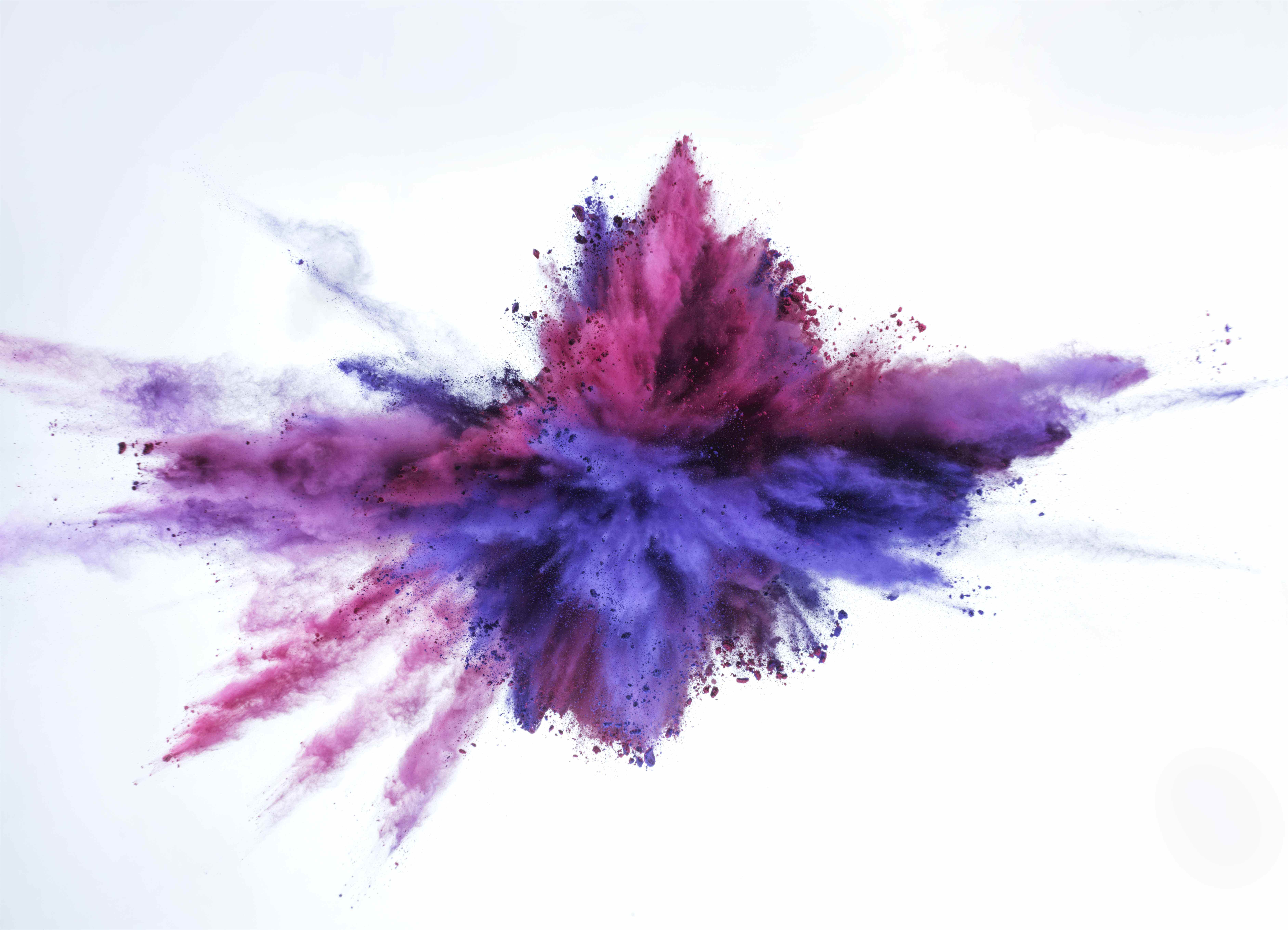 Explosion de poudre violette vibrante