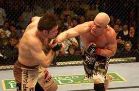 Tito Ortiz, à droite, était l'un des plus grands MMA de tous les temps.  UFC