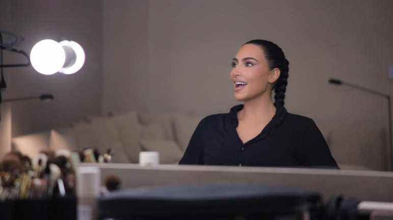 Les Kardashian -- "Brûlez-les tous jusqu'au sol" - Épisode 101 - La famille Kardashian-Jenner ramène les caméras pour révéler la réalité brute et intime de la vie et de l'amour sous les projecteurs comme jamais auparavant.  Kim, montré.  (Photo gracieuseté de Hulu)