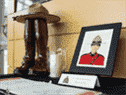 Un mémorial dédié à la gendarme Heidi Stevenson au quartier général de la GRC à Dartmouth, en Nouvelle-Écosse, le lundi 20 avril 2020.