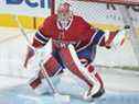 Le gardien des Canadiens Carey Price s'échauffe avant un match contre les Islanders de New York à Montréal le vendredi 15 avril 2022. « Je voulais juste que tout le monde sache que je vais bien et j'ai hâte à l'avenir,