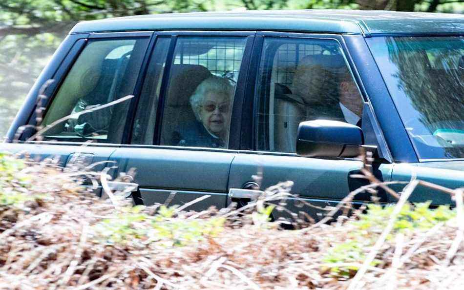La Reine arrivant à Wood Farm près de Sandringham Norfolk mercredi matin - GEOFF ROBINSON