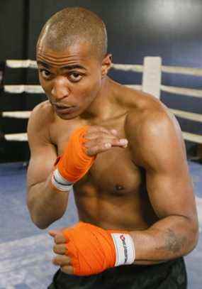 Mponda Kalunga s'entraîne au Grant's MMA and Boxing Gym à Toronto le mardi 19 avril 2022. Veronica Henri/Toronto Sun/Postmedia Network