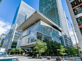 Sotheby International travaille actuellement avec un client qui transforme un étage entier de The Residences au Ritz Carlton à Toronto, transformant quatre unités en deux plus grandes, qui devraient se vendre plus de 23 millions de dollars chacune.
