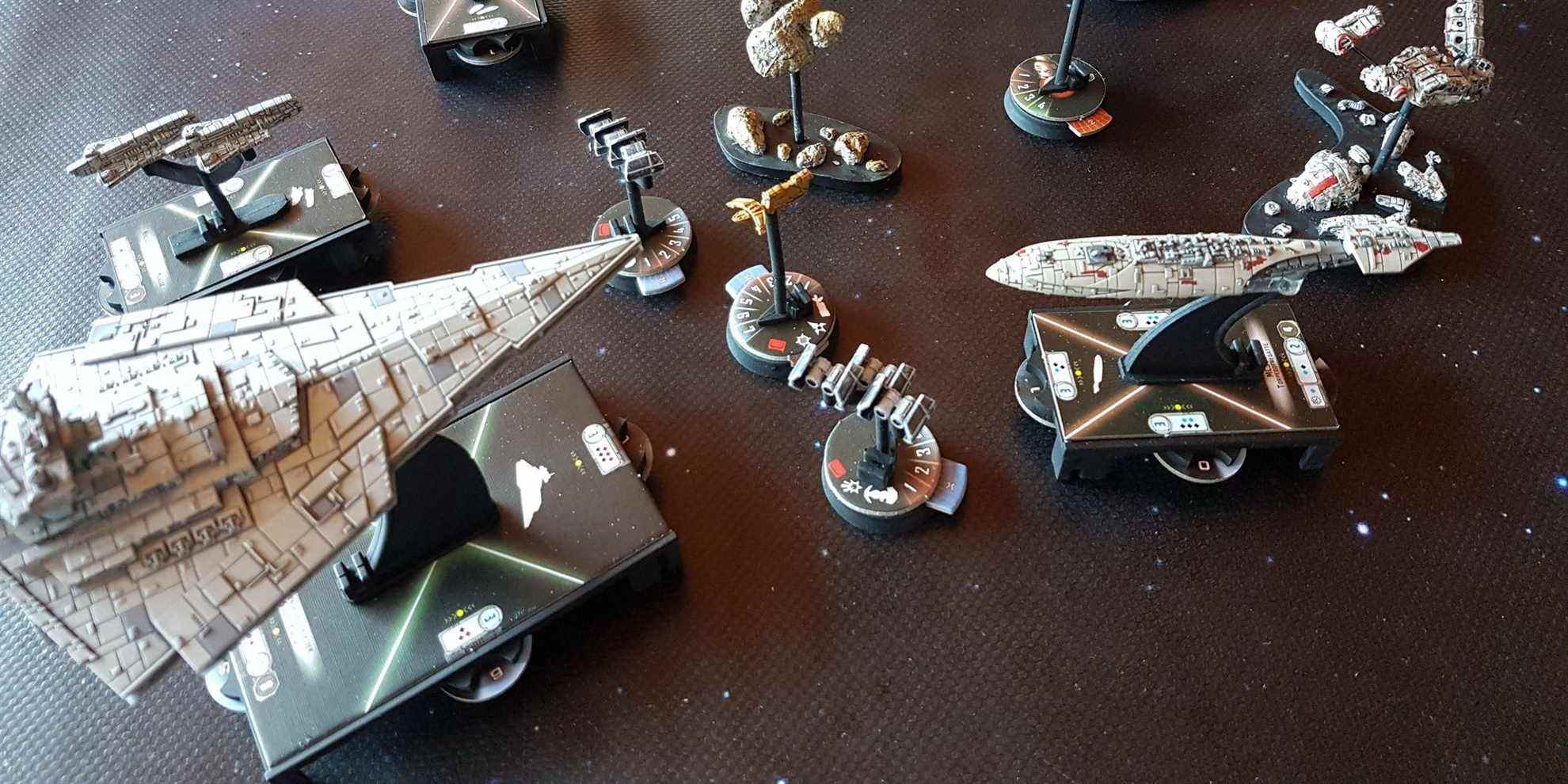 Navires de l'Armada de Star Wars au combat 