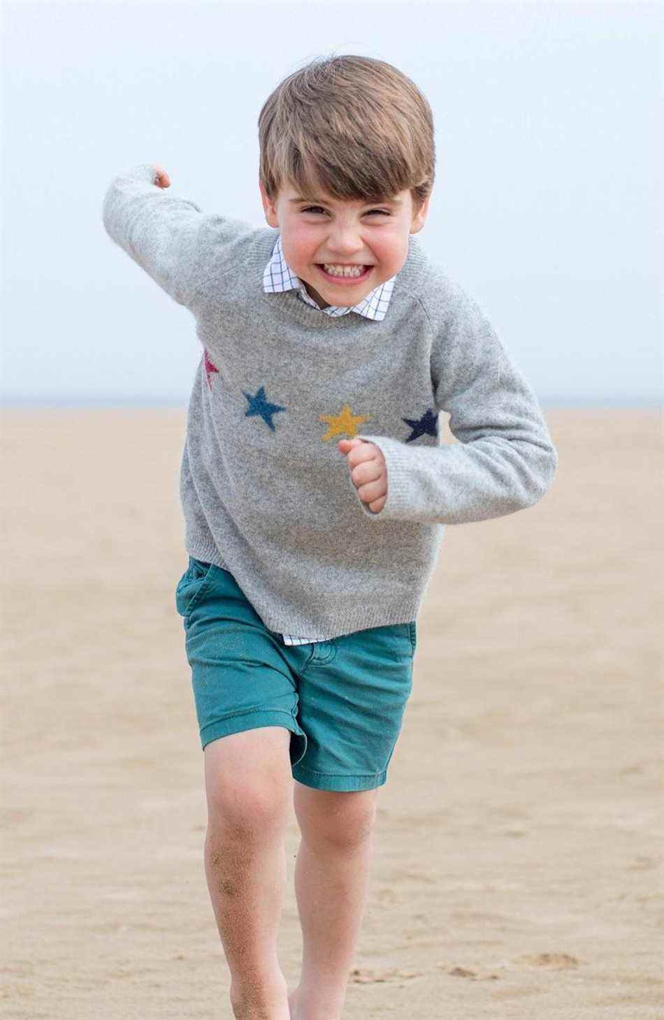 Le pull du royal birthday boy était issu de la collection 2017 d'Olivier London.  (La duchesse de Cambridge)
