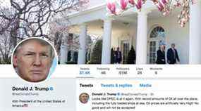 La tête de mât du compte Twitter @realDonaldTrump du président américain Donald Trump avant qu'il ne soit banni de la plateforme.