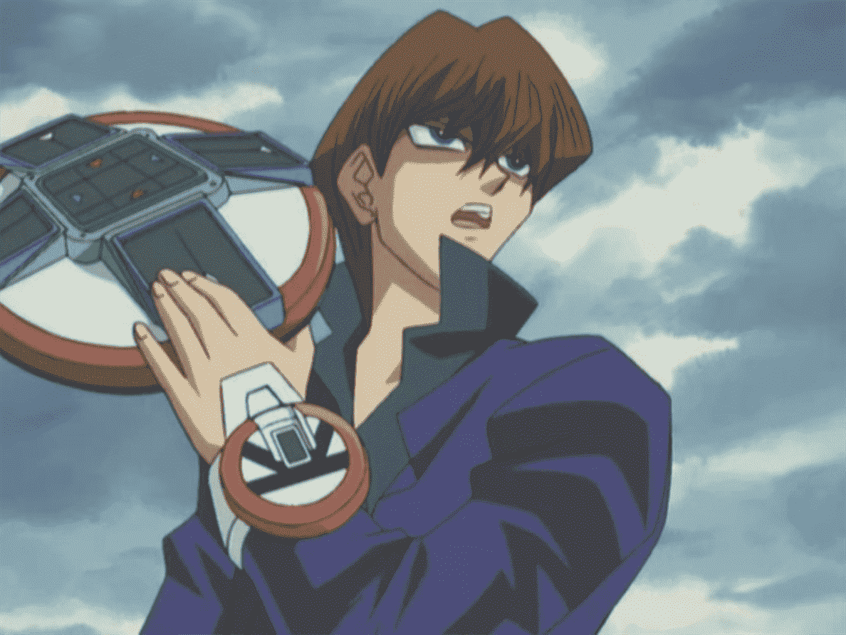 Kaiba tient sa plate-forme Duel Disc