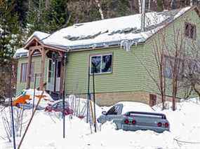 La maison du tueur à gages accusé Gene Lahrkamp, ​​au 2000 Lookout St. à Trail.  Il a été fouillé par la police le 15 février. On ne sait pas où il se trouve.