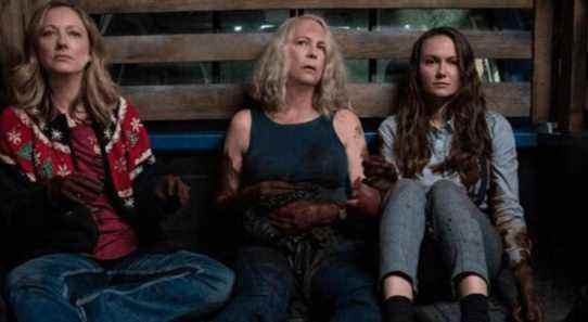 Karen Nelson (Judy Greer), Laurie Strode (Jamie Lee Curtis) and Allyson Nelson (Andi Matichak) in Halloween Kills (2021)