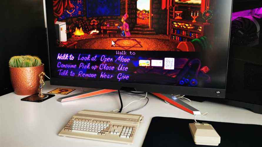 Configuration de l'A500 Mini avec le jeu Simon the Sorcerer Amiga à l'écran