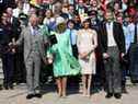 De gauche à droite : le prince Harry, duc de Sussex, le prince Charles, prince de Galles, Camilla, duchesse de Cornouailles, Meghan, duchesse de Sussex et les invités posent pour une photo alors qu'ils assistent à la célébration du 70e anniversaire du prince de Galles qui s'est tenue à Buckingham Palace le 22 mai 2018 à Londres.