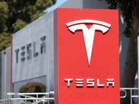 La valeur des actions Tesla négociées un jour donné éclipse souvent la prochaine action la plus activement négociée aux États-Unis