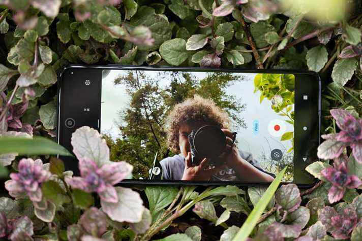 L'application de caméra selfie Motorola G Stylus 5G avec un portrait d'un photographe.