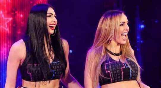 Les anciennes superstars de la WWE, The IIconics, annoncent qu'elles s'éloignent de la lutte