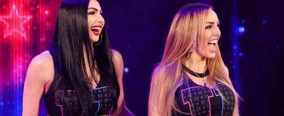 Les anciennes superstars de la WWE, The IIconics, annoncent qu'elles s'éloignent de la lutte