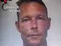 Une photo à distribuer mise à la disposition de Reuters le 16 juillet 2020 par la police militaire des carabiniers montre un homme identifié comme Christian Brueckner, au moment où il a été arrêté en 2018, en vertu d'un mandat international pour trafic de drogue et autres crimes. 