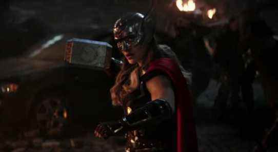 Après la bande-annonce de Thor: Love And Thunder, Natalie Portman partage le nouveau look de Jane Foster et un message pour Chris Hemsworth