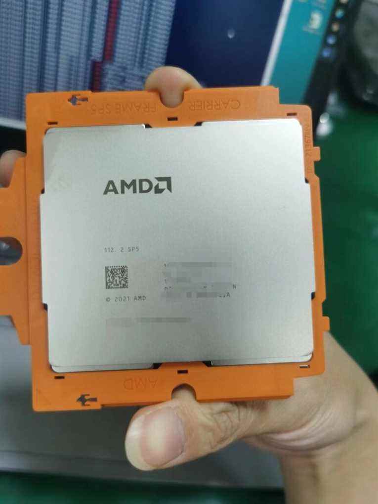 Processeur monstrueux EPYC Genoa d'AMD pour socket SP5 'LGA 6096' illustré : jusqu'à 96 cœurs Zen 4, TDP de 400 W