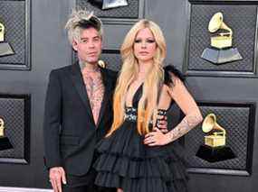 Avril Lavigne et Mod Sun assistent aux Grammy Awards à Las Vegas, le 3 avril 2022.