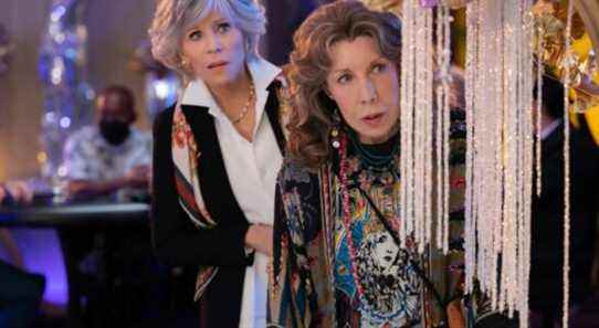 GRACE & FRANKIE. (L to R) JANE FONDA as GRACE and LILY TOMLIN as FRANKIE in GRACE & FRANKIE. Cr. Suzanne Tenner/NETFLIX © 2022